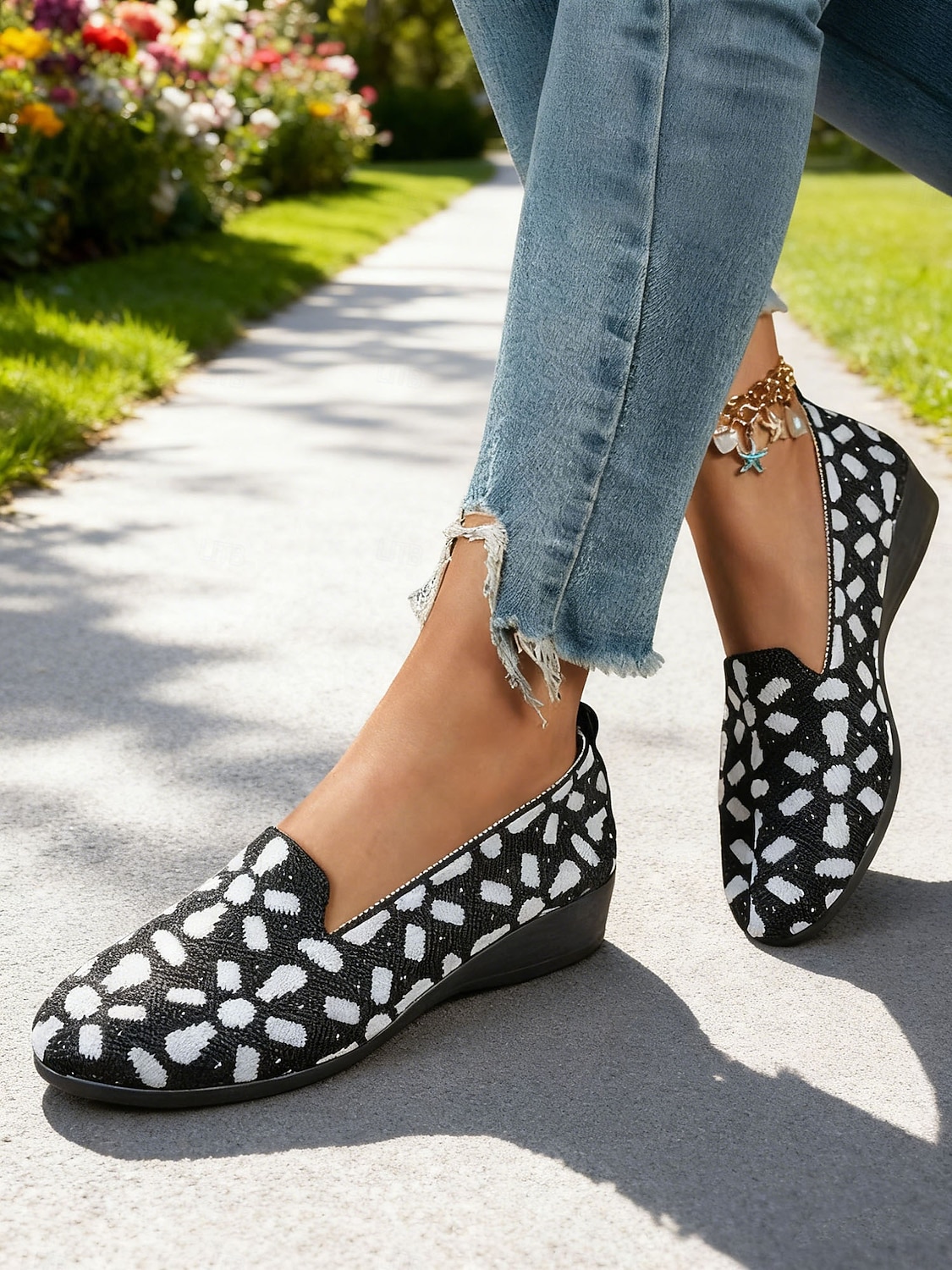 Γυναικεία μαύρα μοκασίνια με σχέδιο λουλουδιών - άνετα, casual φλατ παπούτσια με ανάγλυφο σχέδιο, ιδανικά για καθημερινές δουλειές, εξόδους στο brunch, βόλτες στον κήπο και casual εμφανίσεις στο γραφείο. 2026 - $24.99 –P5