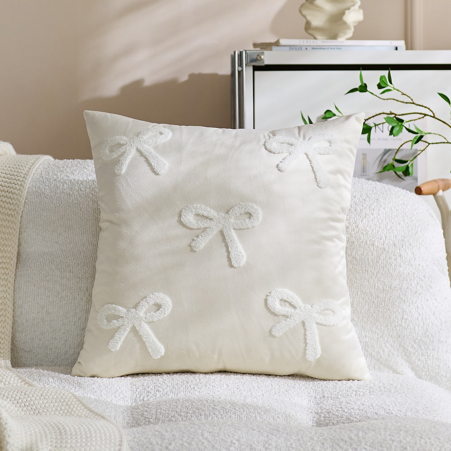 Housse de coussin décorative en velours pour la Saint-Valentin, avec un joli nœud papillon, idéale pour le canapé. Style tendance, douce et moelleuse, parfaite pour le salon et la chambre. de 2026 ? $12.99 –P6