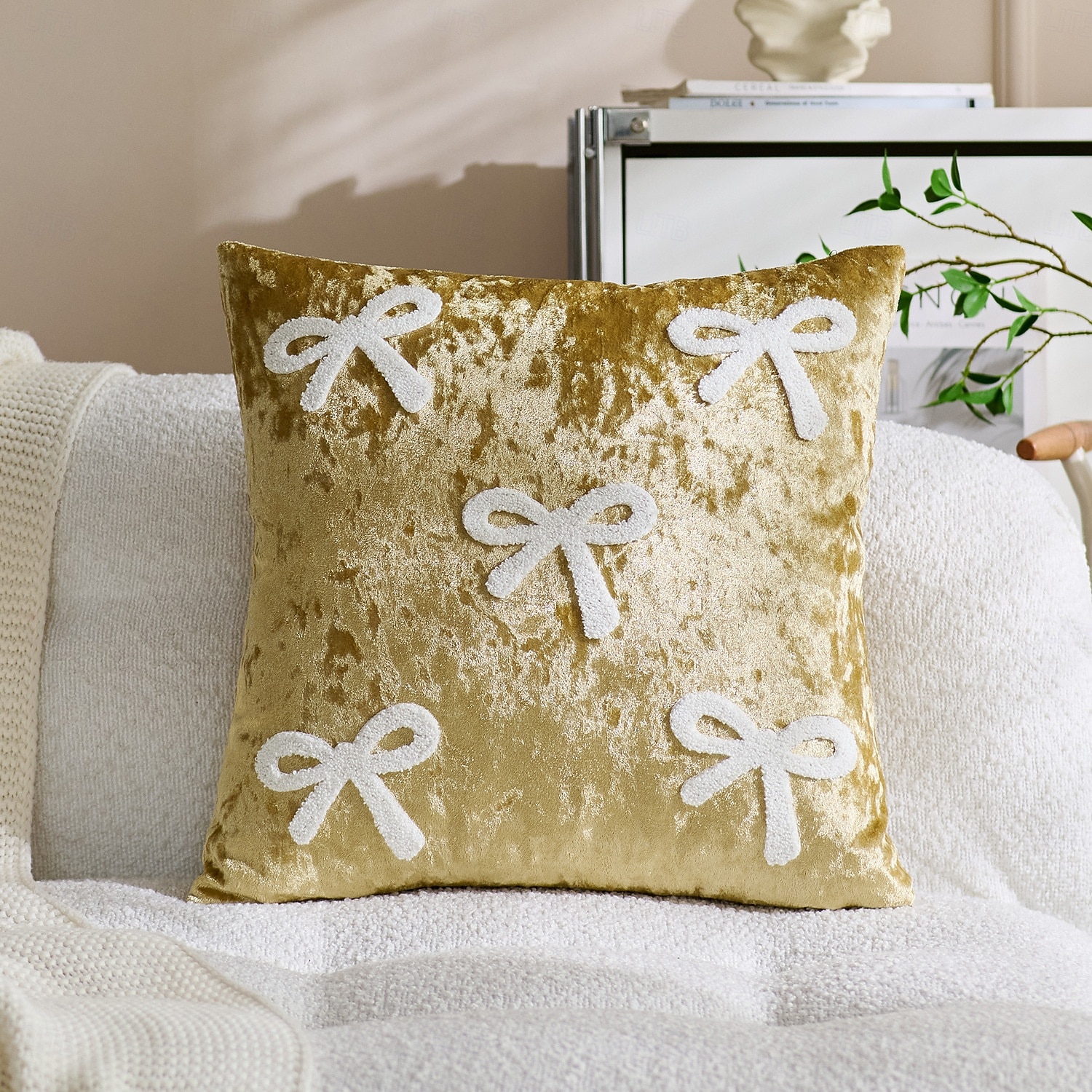 Housse de coussin décorative en velours pour la Saint-Valentin, avec un joli nœud papillon, idéale pour le canapé. Style tendance, douce et moelleuse, parfaite pour le salon et la chambre. de 2026 ? $12.99 –P10