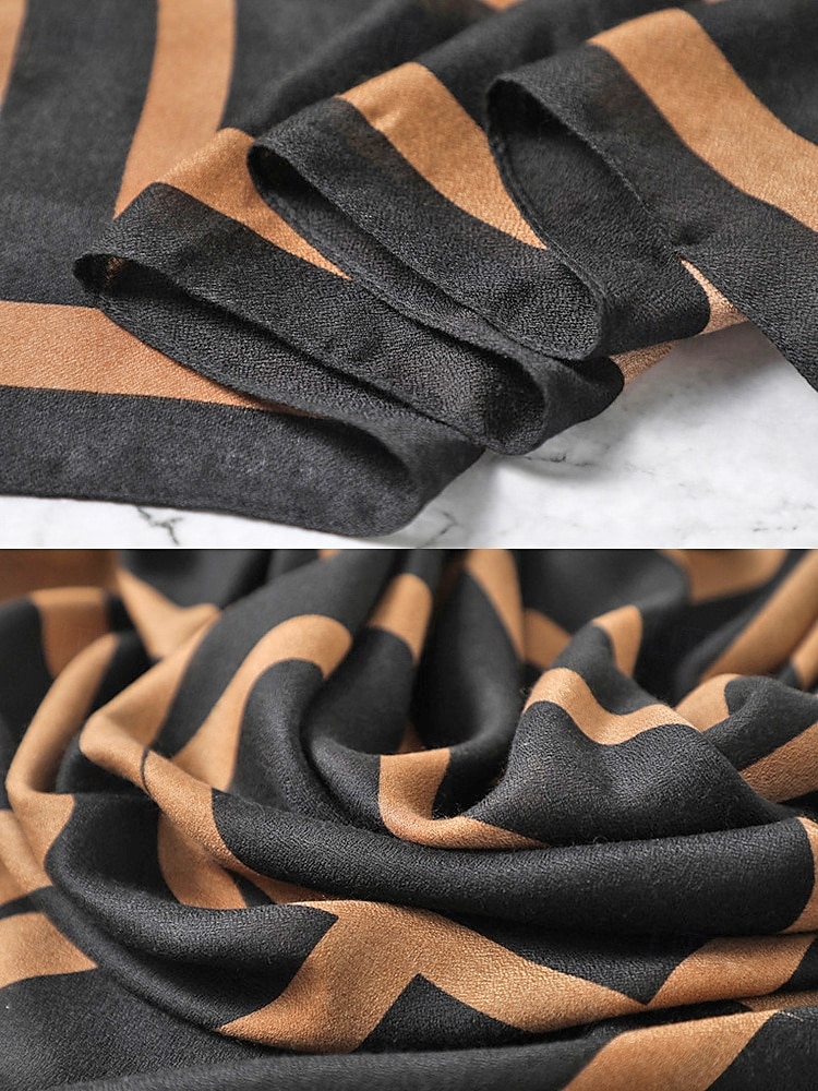 Elegante bufanda geométrica de poliéster para mujer, elegante chal negro y marrón para desplazamientos y uso diario informal, suave y ligero, ideal para la oficina y viajes, accesorio versátil para todas las estaciones. 2026 - $14.99 –P7