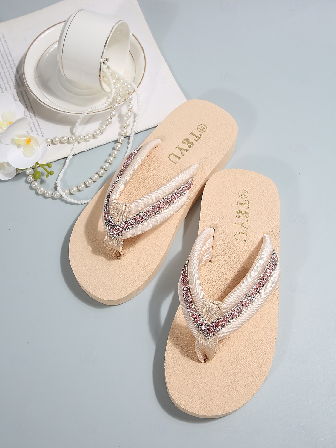 Damflip-flops med glittriga strassdetaljer - eleganta beige sandaler med kristalldetaljer, bekväma platåsandaler för sommarsemester, avkoppling vid poolen &öresor 2026 - $10.99 –P2