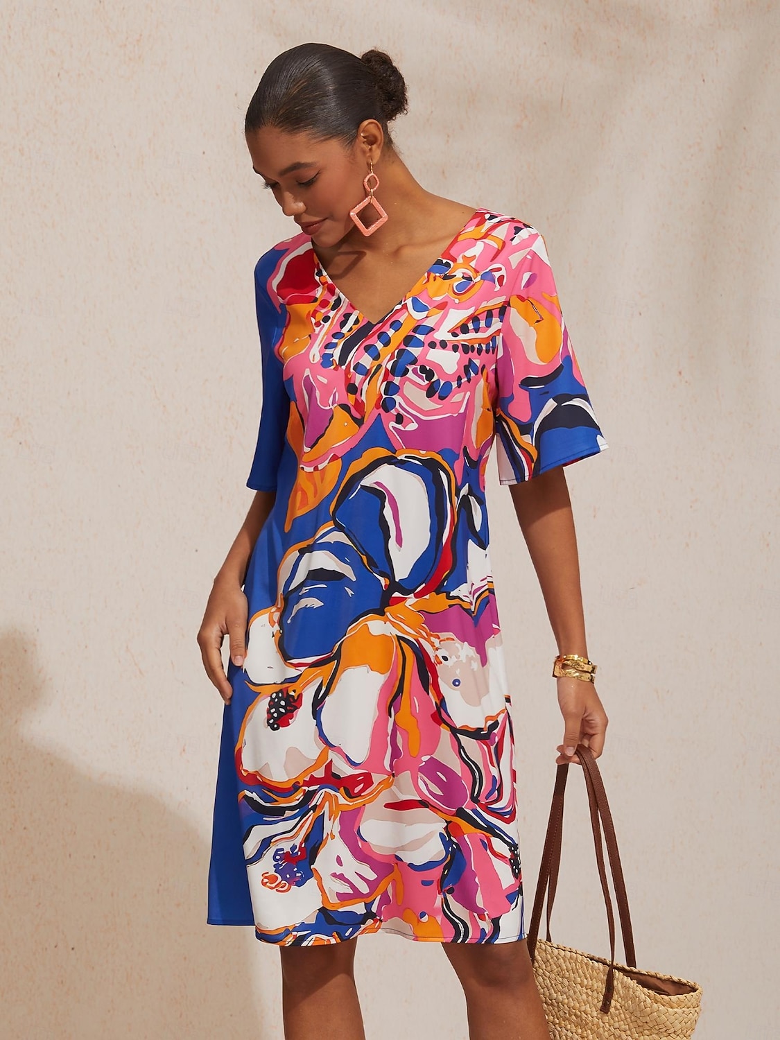 Vestido mini de satén con cintura ajustada y estampado floral artístico para vacaciones 2026 - $79.99 –P5