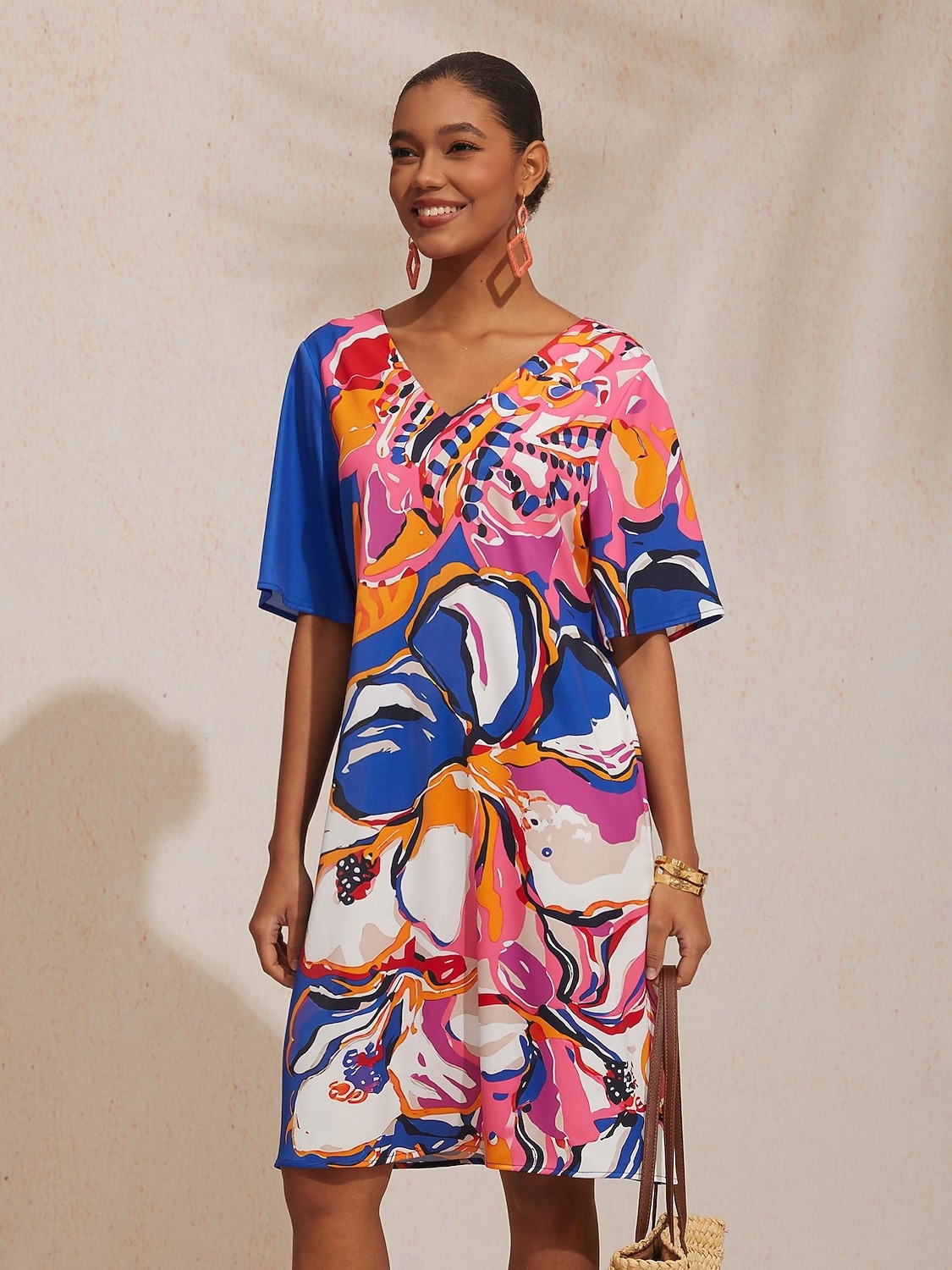 Vestido mini de satén con cintura ajustada y estampado floral artístico para vacaciones 2026 - $79.99 –P2