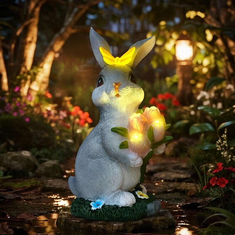 Pääsiäispupu tulppaaneilla ja perhoshartsihahmolla, ulkokäyttöön tarkoitettu aurinkoenergialla toimiva vedenpitävä puutarhakoriste, pihapolun nurmikon valaistus, söpö eläinpatsas maatilalle, maiseman 2026 - $34.99 –P3