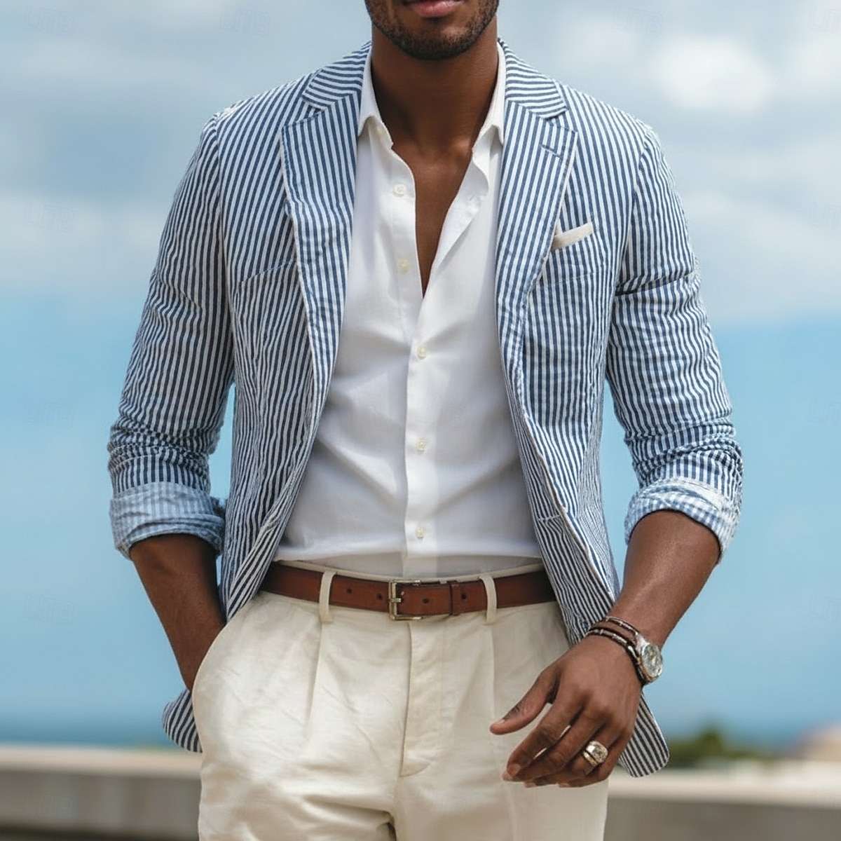 Chaqueta blazer para hombre, de seersucker, con cuello de muesca, ligera, informal, a rayas, en amarillo, rosa, azul cielo, corte entallado, botonadura sencilla, dos botones. 2026 - ZAR R1261 –P1