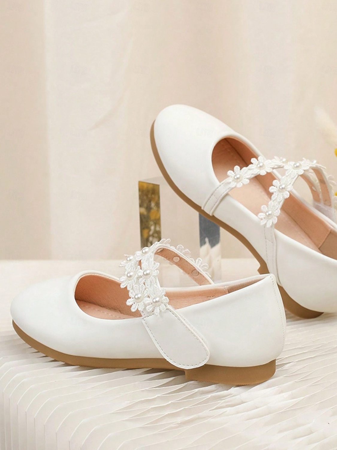 Elegante weiße Mary-Jane-Schuhe für Mädchen mit floralem Spitzenriemen und Perlenverzierungen, weichem Obermaterial aus PU-Leder und bequemer flacher Sohle, klassischer Prinzessinnenstil, perfekte 2026 - $26.99 –P3