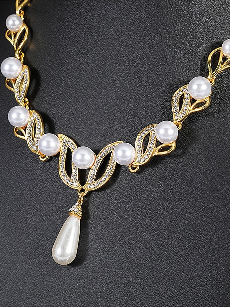 Elegantes Schmuckset aus Imitationsperlen für Damen, bestehend aus Halskette und Ohrringen in Gold- und Silberfarben mit Kristallakzenten, perfekt für Hochzeiten und festliche Anlässe. 2026 - $11.99 –P8