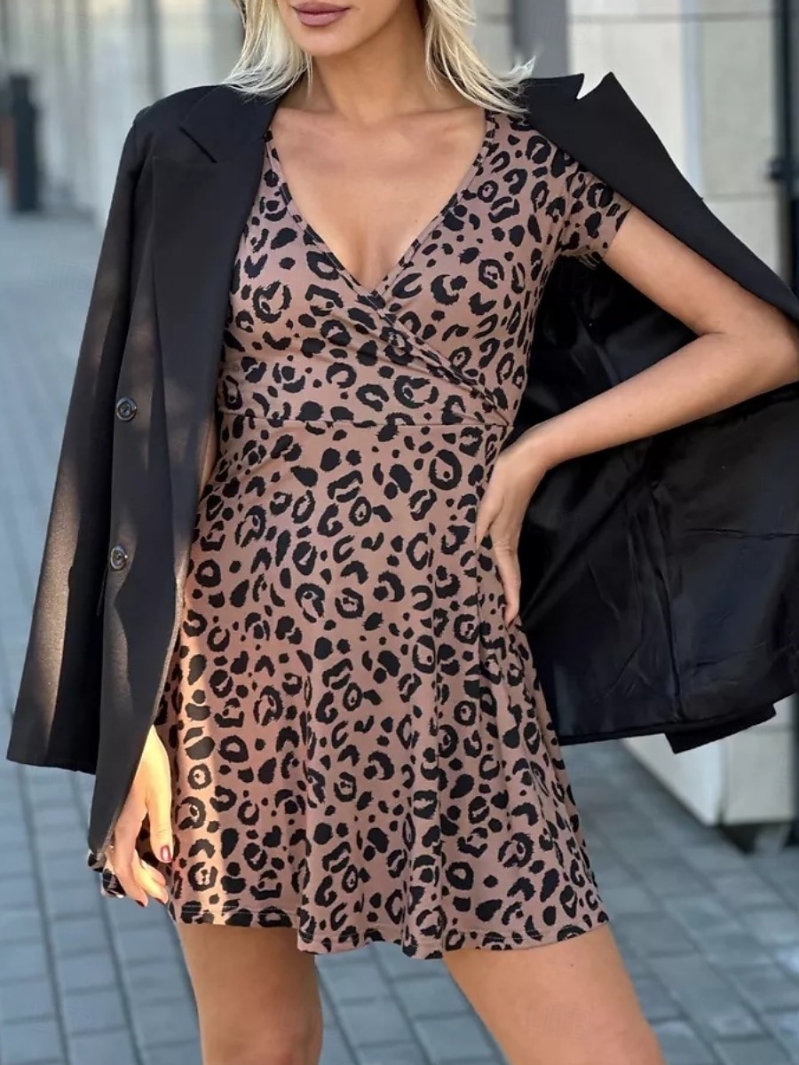 Per donna Abito maxi Abito a trapezio Vacanza Casual All'aperto Uscire Vestibilità regolare Floreale Grafico Manica Corta Scollo a V Nero Bianco Marrone Verde Estate Primavera del 2026 a $21.99 –P10