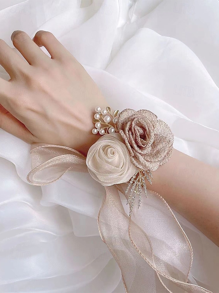 Conjunto de corsage feminino em poliéster para casamento, com flor de pulso para dama de honra em tons de champanhe e branco e boutonnière para padrinho, estilo elegante e romântico para cerimônias de casamento, noivado e eventos formais. de 2026 por $9.99 –P6