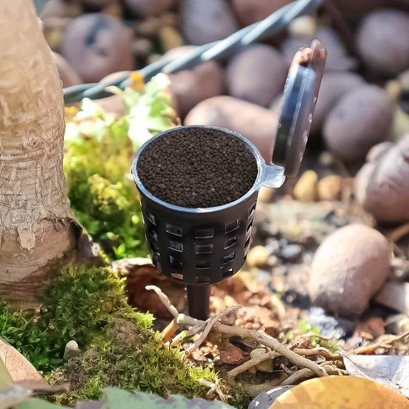 50 cestas de fertilizante de plástico resistentes para plantas con tapa de cúpula: liberación automática de nutrientes, drenaje de fondo abierto, macetas apilables para viveros de interior/exterior, 2026 - $15.99 –P6