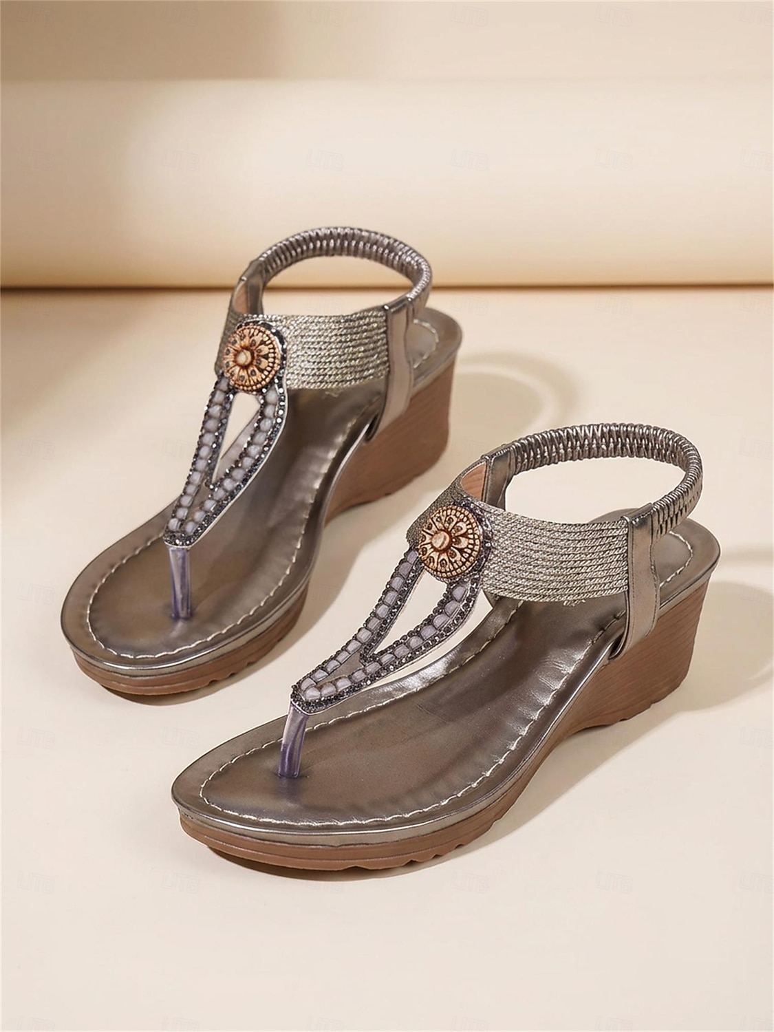 Zehentrenner-Sandalen aus zinnfarbenem Metallic-Metallic mit verziertem Medaillon – im Boho-Resort-Stil, bequeme Riemchensandalen mit Plateau für tropische Urlaube und Sommerreisen 2026 - $26.99 –P1