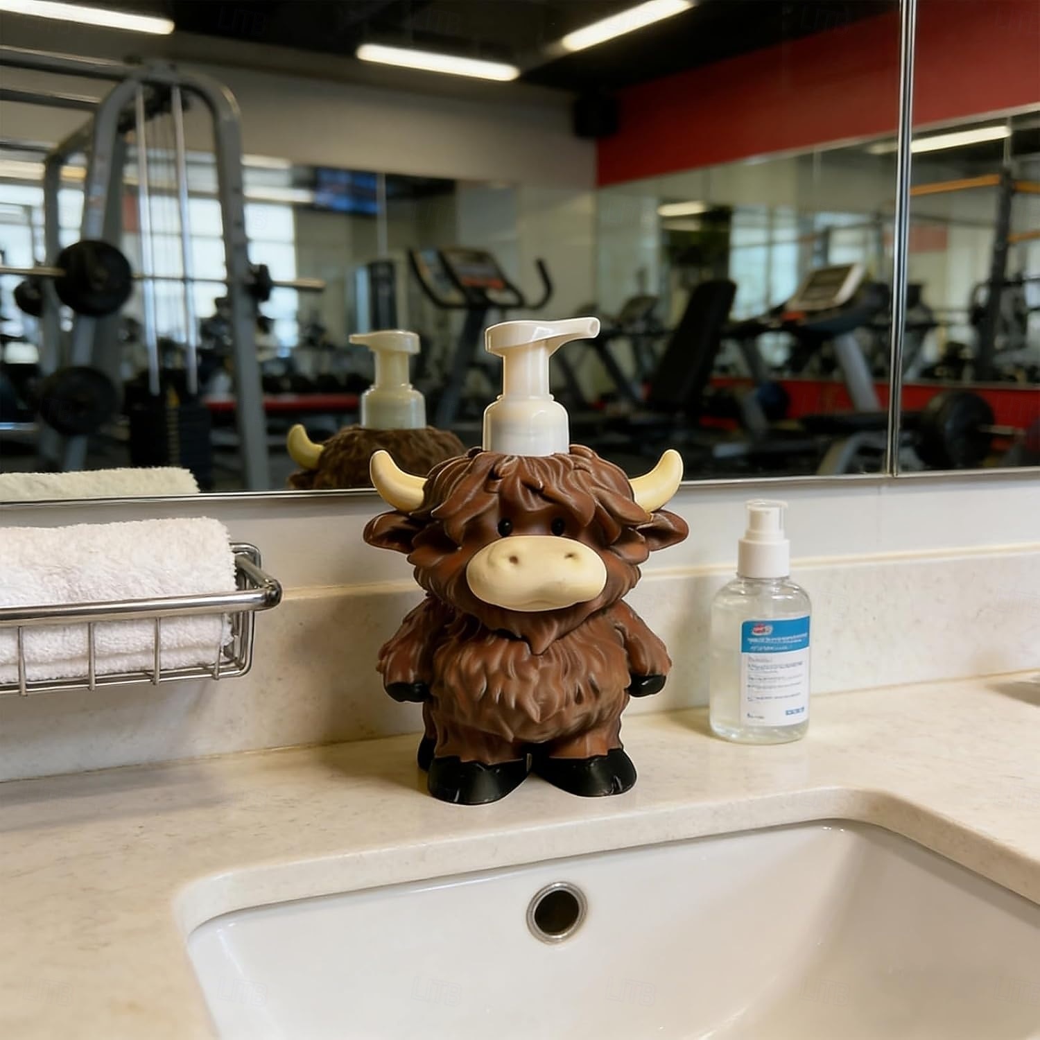 dispenser di sapone a forma di mucca delle Highlands, adorabile bottiglia di sapone per le mani a forma di mucca delle Highlands &Gel doccia, bottiglia con pompa ricaricabile a forma di mucca, stampa del 2026 a $30.99 –P7