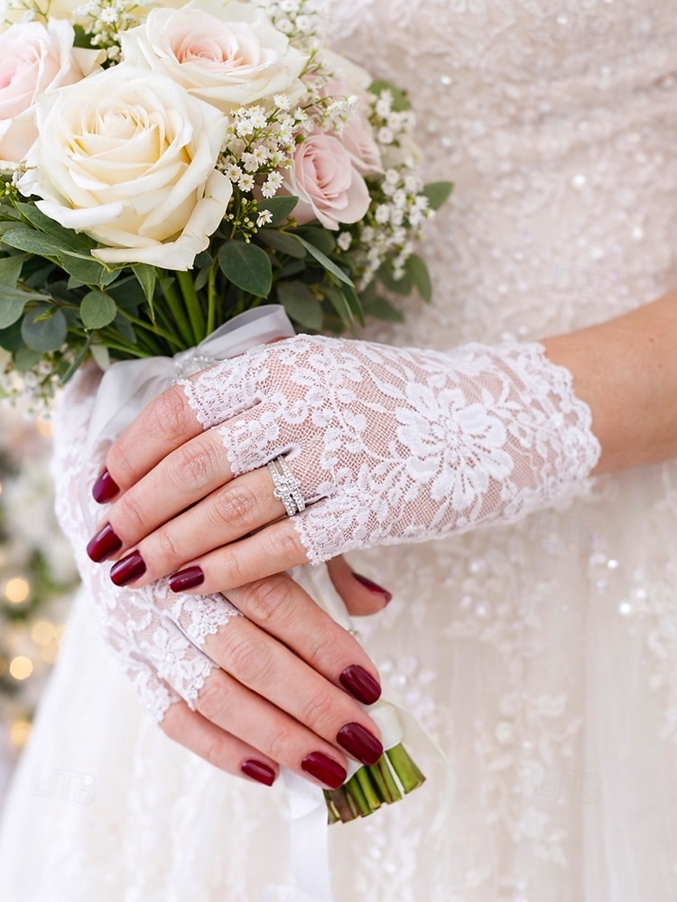 Luvas femininas sem dedos com renda, em poliéster, diversas cores, perfeitas para casamentos e festas. de 2026 por CLP $8877 –P1