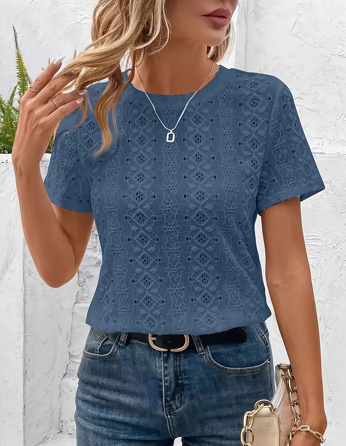 Per donna T-shirt con ricamo a occhielli Tinta unica Vintage Elegante Casual Manica Corta Scollo a V Top Regolari Quotidiano Uscire Nero Bianco Blu turchese Estate Primavera del 2026 a $21.99 –P1
