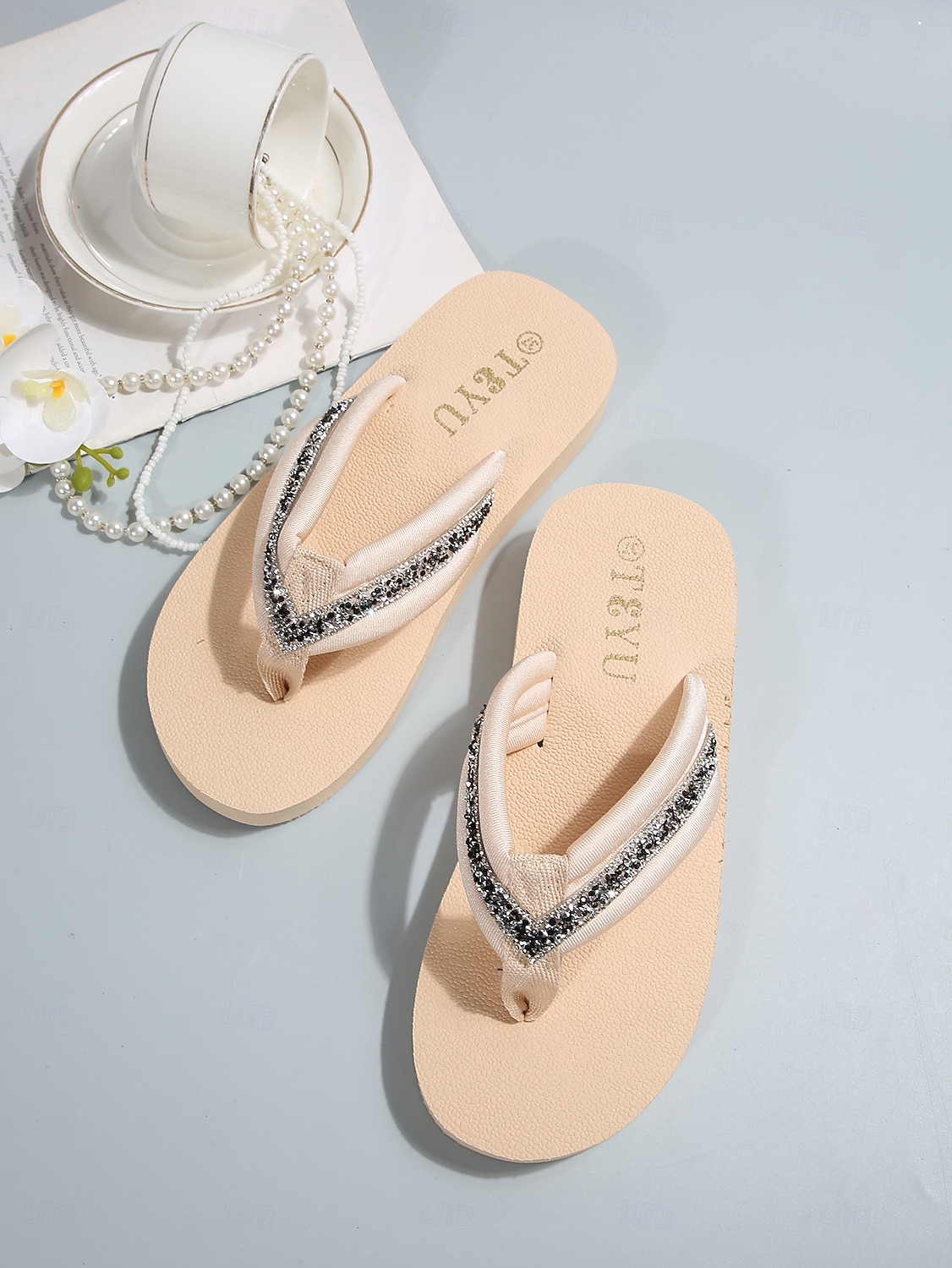 Damflip-flops med glittriga strassdetaljer - eleganta beige sandaler med kristalldetaljer, bekväma platåsandaler för sommarsemester, avkoppling vid poolen &öresor 2026 - $10.99 –P4