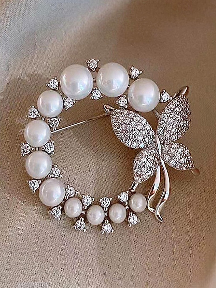 Женская брошь в форме сердца из сплава с искусственным жемчугом, доступно несколько вариантов дизайна, идеально подходит для Дня святого Валентина, свадеб и повседневной носки. 2026 - $7.99 –P13