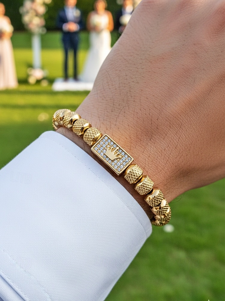 2026年 メンズステンレススチールブレスレット、ゴールド、シルバー、ブラックカラー、輝く石が付いたクラウンデザイン、結婚式、カジュアルな日常着、ファッションジュエリーに最適  コレクション – $11.99 –P1