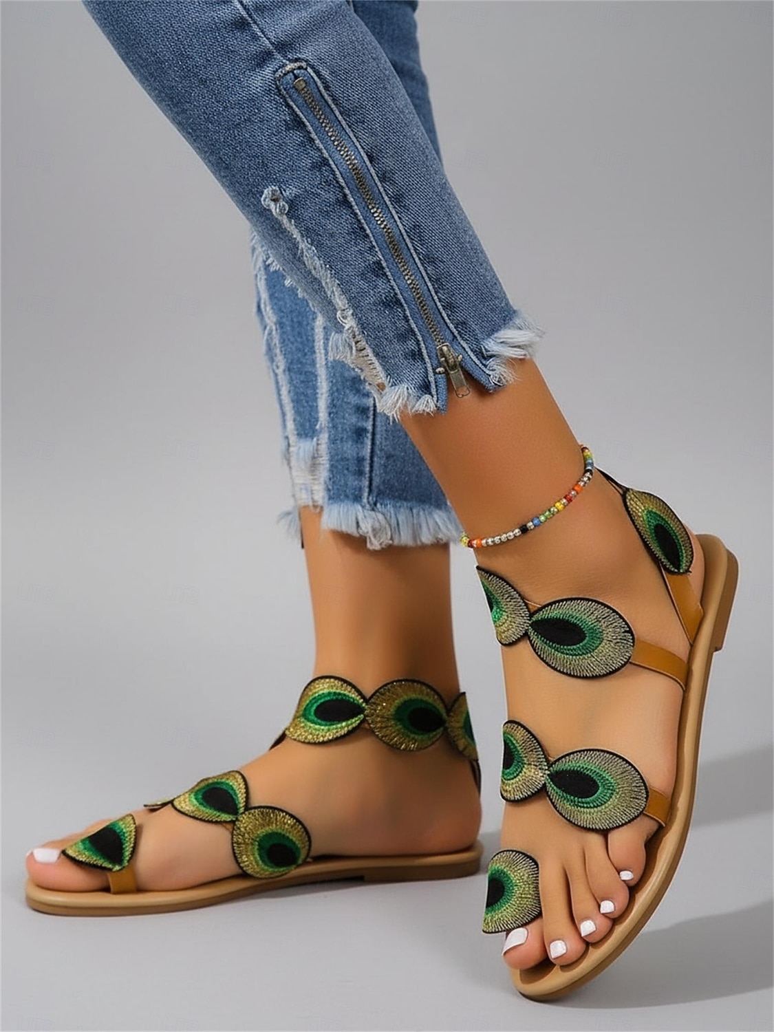Sandales plates bohèmes brodées de paon pour femmes - sandales gladiateur artistiques à entre-doigts avec bride cheville, chaussures de plage d'été confortables pour les vacances tropicales et les de 2026 ? $19.99 –P2