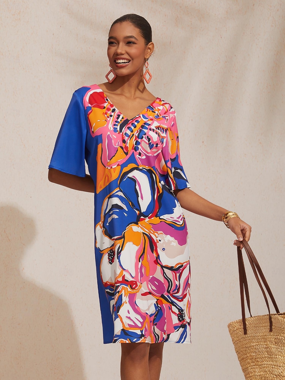 Vestido mini de satén con cintura ajustada y estampado floral artístico para vacaciones 2026 - $79.99 –P4