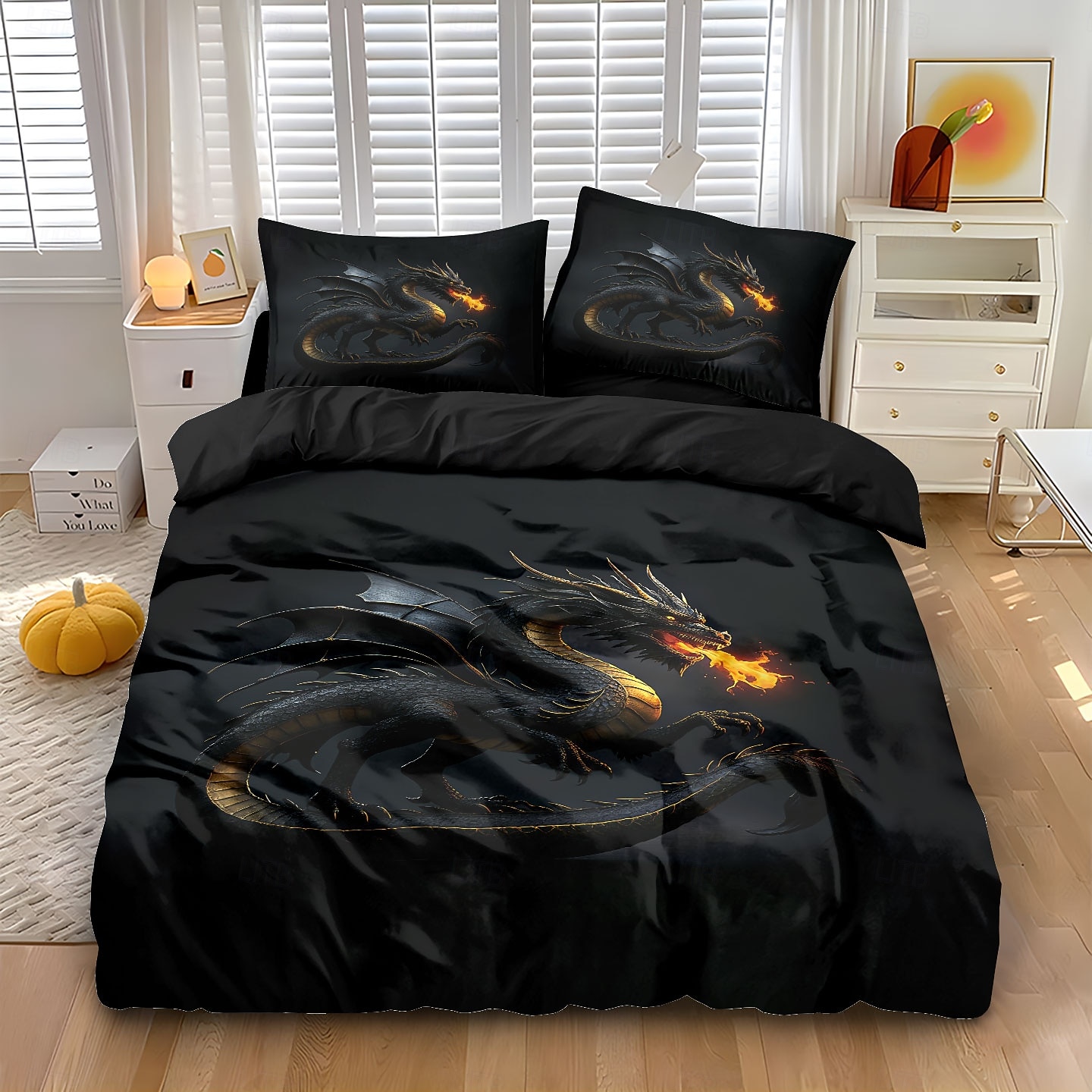 Set copripiumino con stampa di drago nero Spitfire, set di biancheria da letto in stile hotel con 1 copripiumino e 2 federe, morbido tessuto felpato corto, piumone non incluso. del 2026 a $44.99 –P4