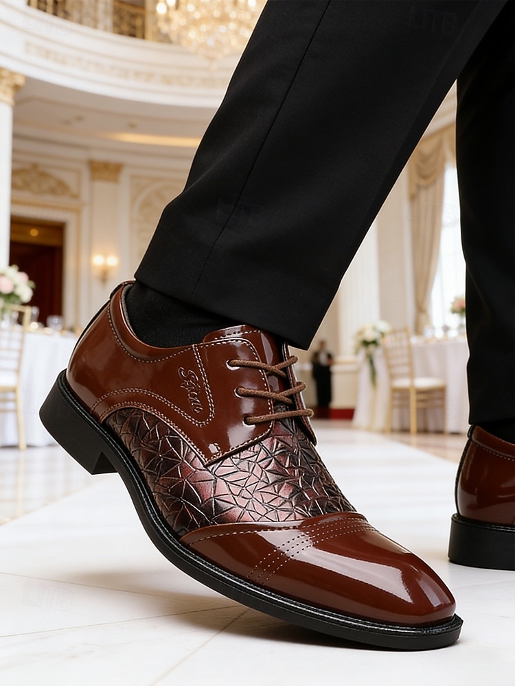 Zapatos de punta de ala de piel sintética marrón para hombre con detalles elegantes, calzado formal para bodas, zapatos clásicos para novios e invitados a la boda. 2026 - $54.99 –P2