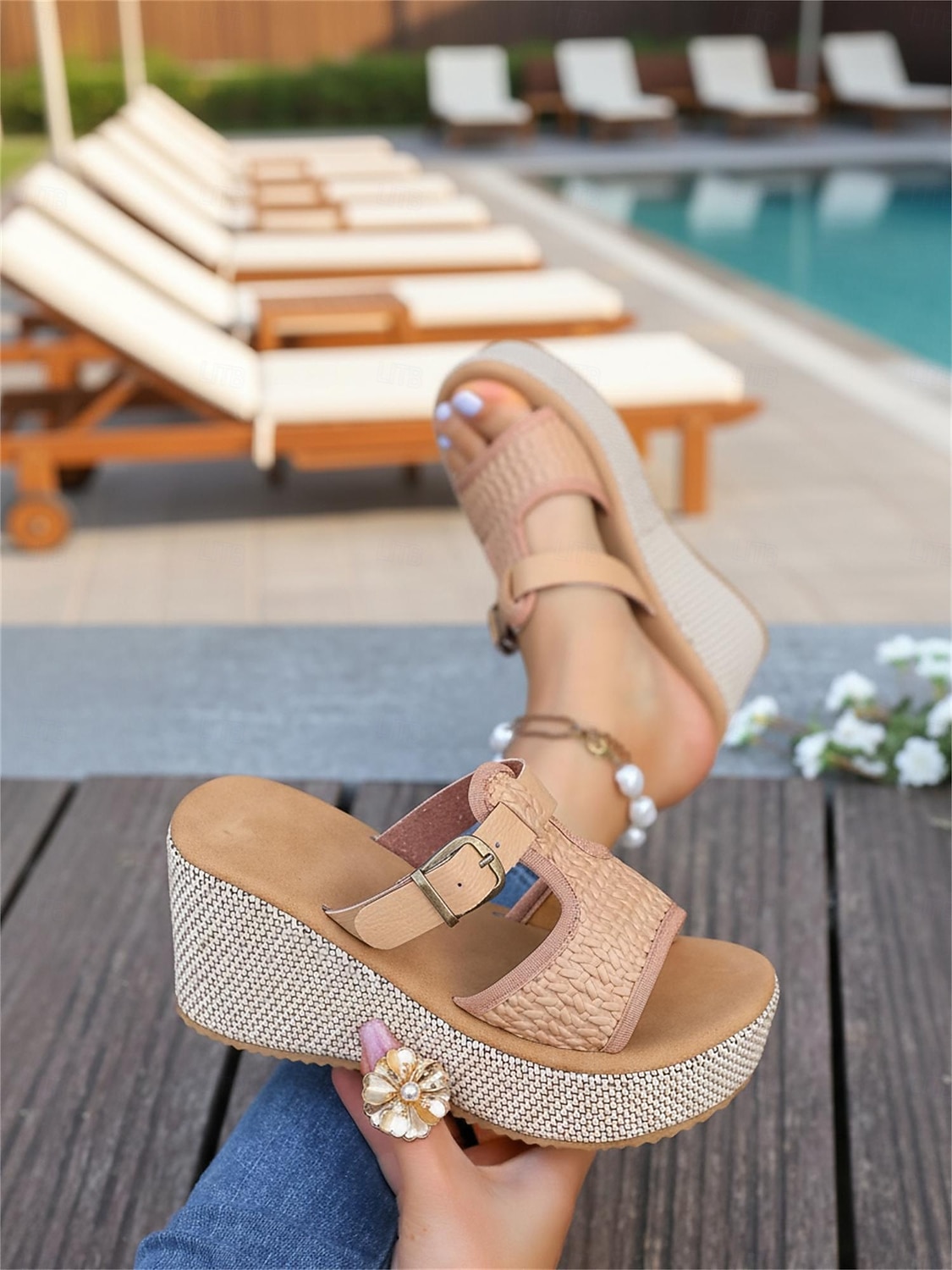 damskie białe sandały na koturnie z paskiem ze sprzączką – stylowe i wygodne obuwie na lato, plażę i imprezy przy basenie 2026 - $29.99 –P4