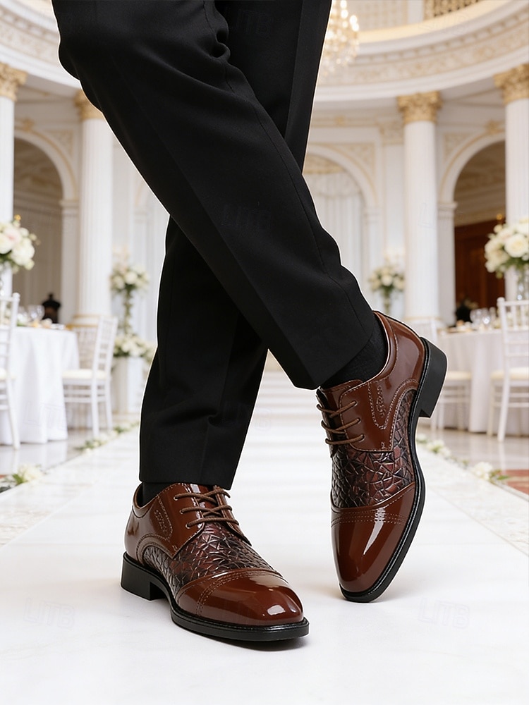 Zapatos de punta de ala de piel sintética marrón para hombre con detalles elegantes, calzado formal para bodas, zapatos clásicos para novios e invitados a la boda. 2026 - $54.99 –P3