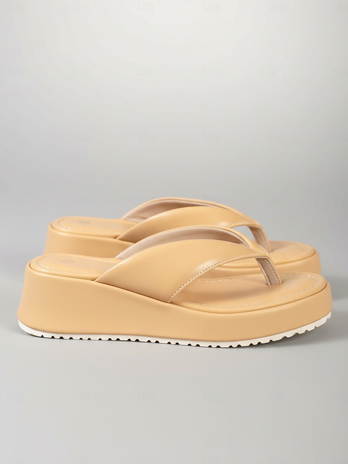Chinelo feminino amarelo chique com plataforma - sandálias minimalistas de bico aberto com tiras acolchoadas - calçado sofisticado para férias tropicais e para usar à beira da piscina. de 2026 por $34.99 –P5