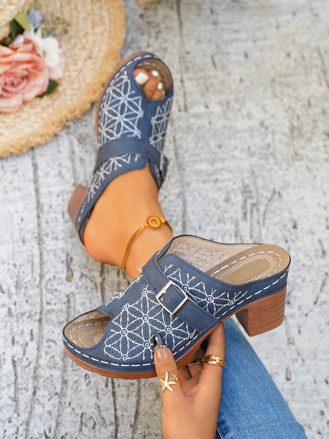 Mules à talon bloc brodées bleues pour femmes - sandales à boucle florale pour brunch, garden-parties et style rétro au quotidien de 2026 ? $26.99 –P1
