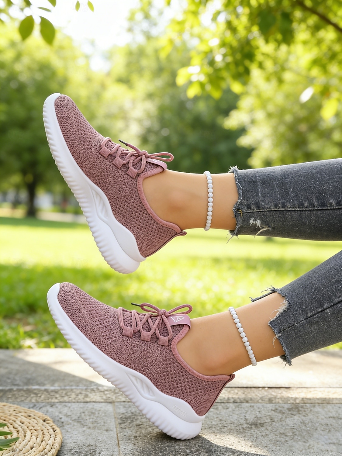 scarpe da passeggio leggere bianche in Flyknit da donna: comode sneakers traspiranti con lacci, adatte per tutto il giorno, viaggi, fitness, lavoro e uscite informali del 2026 a $26.99 –P5