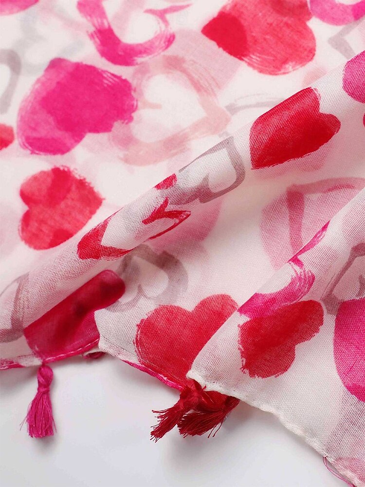 Écharpe légère en polyester à imprimé cœurs avec pompons, douce et romantique, idéale pour la Saint-Valentin, les soirées en amoureux, le quotidien et les superpositions de saison. de 2026 ? $14.99 –P4