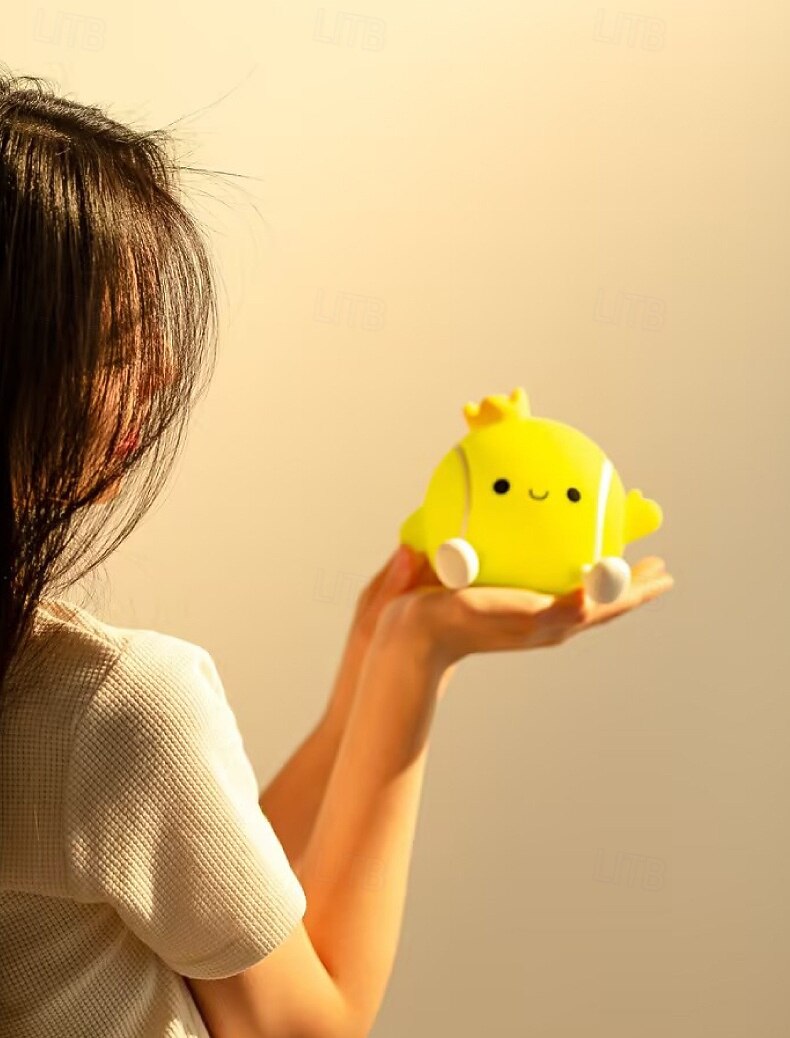 Tennis nattlampe i silikon med kran, myk LED-nattlampe med berøringskontroll, 2 dimbare nivåer, øyevennlig glød, oppladbar nattlampe til barnerom, søt gave til tenniselskere 2026 - $25.99 –P4