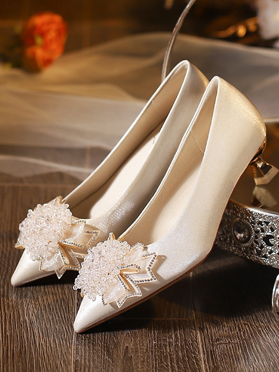 Ivoren satijnen pumps met lage hak en kralenstrik voor dames, elegante moderne bruidsschoenen voor een stadsbruiloft 2026 - $54.99 –P2
