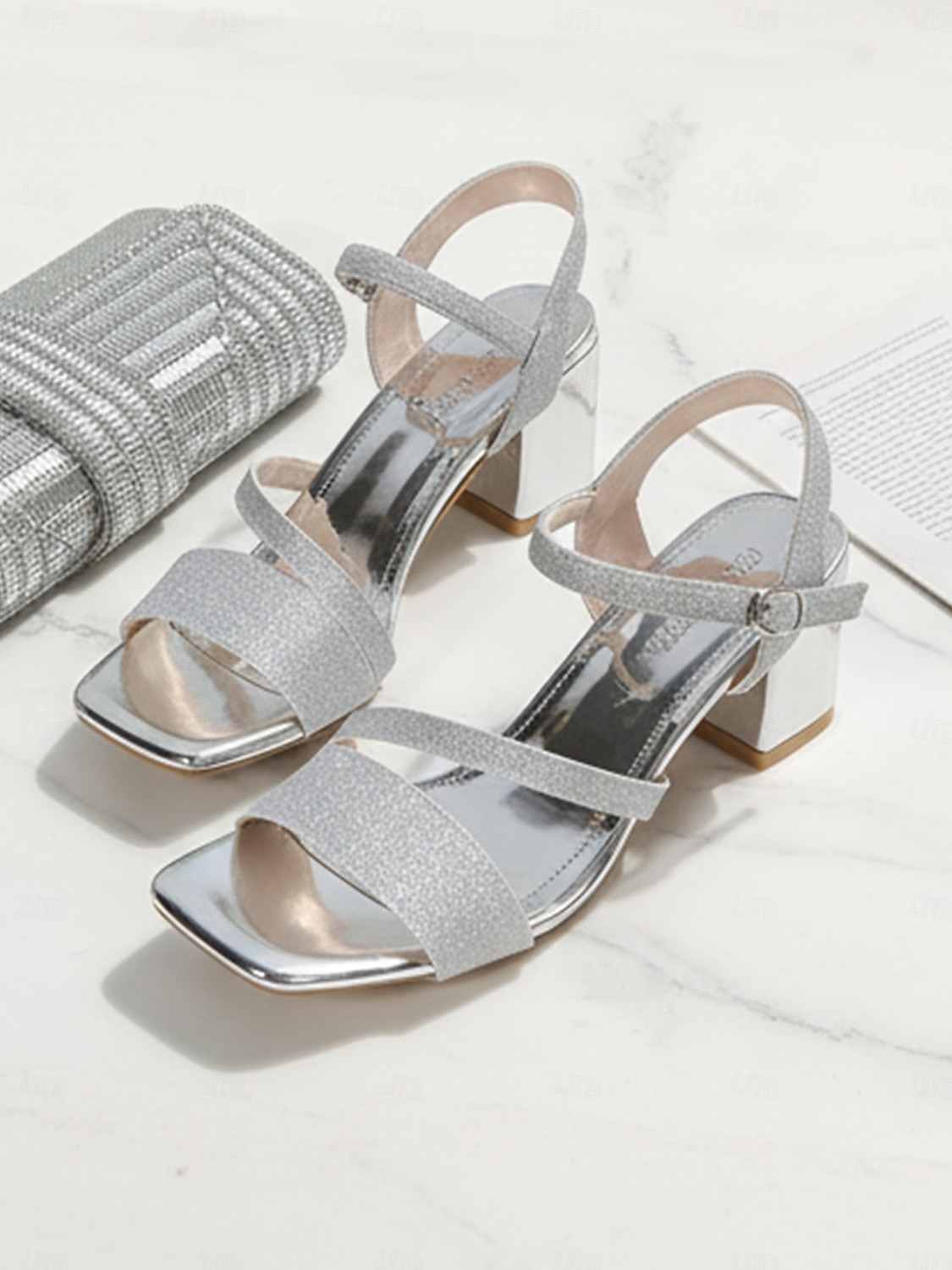 Sandalias de tacón cuadrado con tiras y purpurina plateada para mujer, con correa en el tobillo: zapatos brillantes de punta cuadrada y tacón medio para bodas de verano y resorts tropicales. 2026 - $32.99 –P1