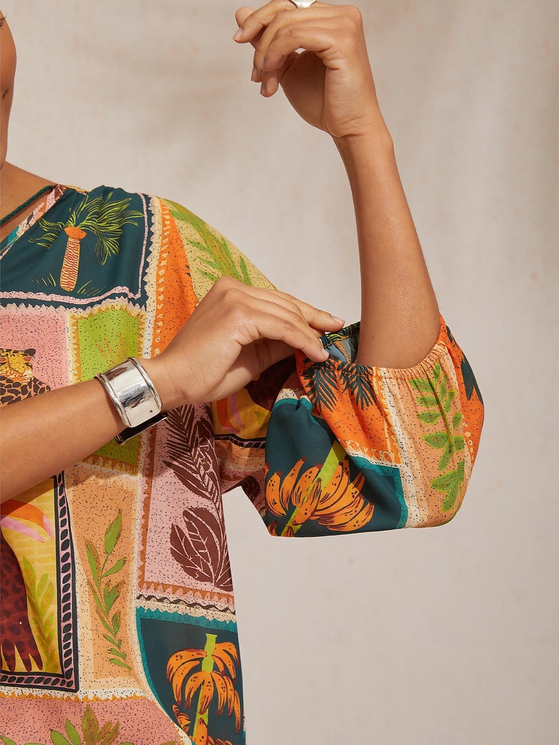 Top in chiffon ampio con motivo floreale tropicale per le vacanze del 2026 a $67.99 –P7