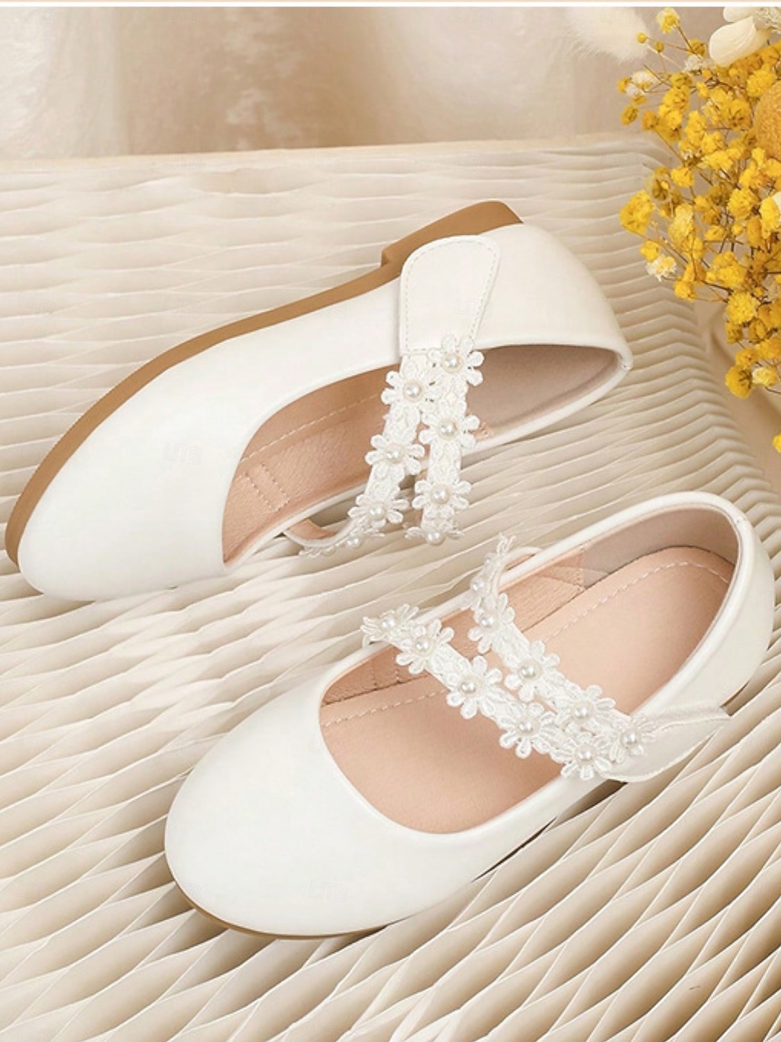 Elegante weiße Mary-Jane-Schuhe für Mädchen mit floralem Spitzenriemen und Perlenverzierungen, weichem Obermaterial aus PU-Leder und bequemer flacher Sohle, klassischer Prinzessinnenstil, perfekte 2026 - $26.99 –P1