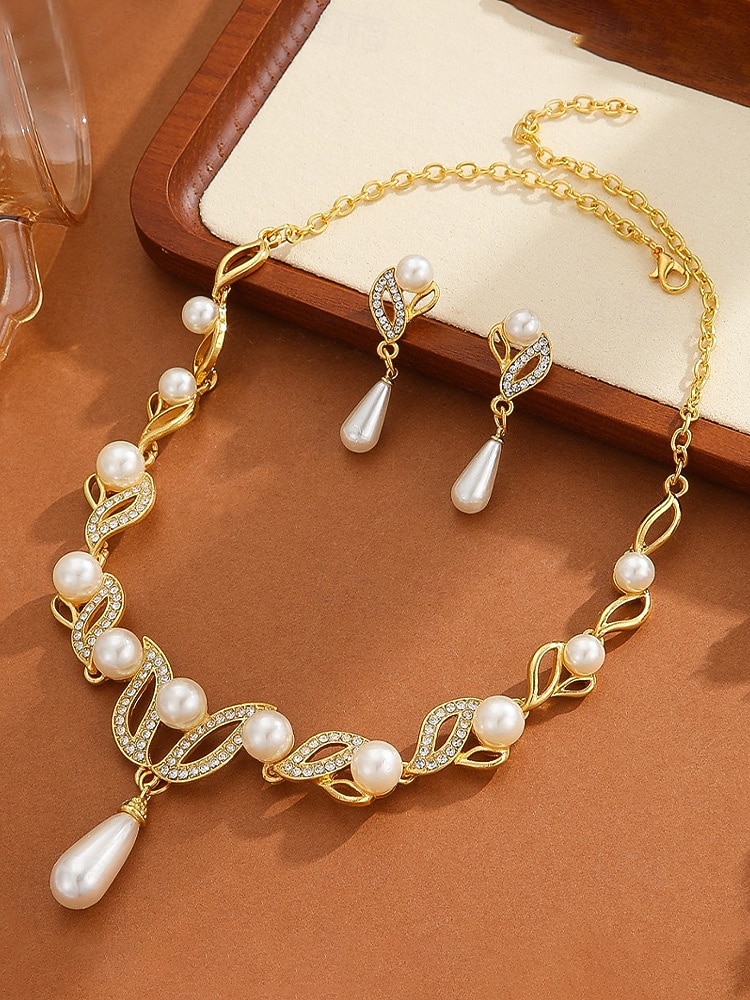 Elegantes Schmuckset aus Imitationsperlen für Damen, bestehend aus Halskette und Ohrringen in Gold- und Silberfarben mit Kristallakzenten, perfekt für Hochzeiten und festliche Anlässe. 2026 - $11.99 –P6