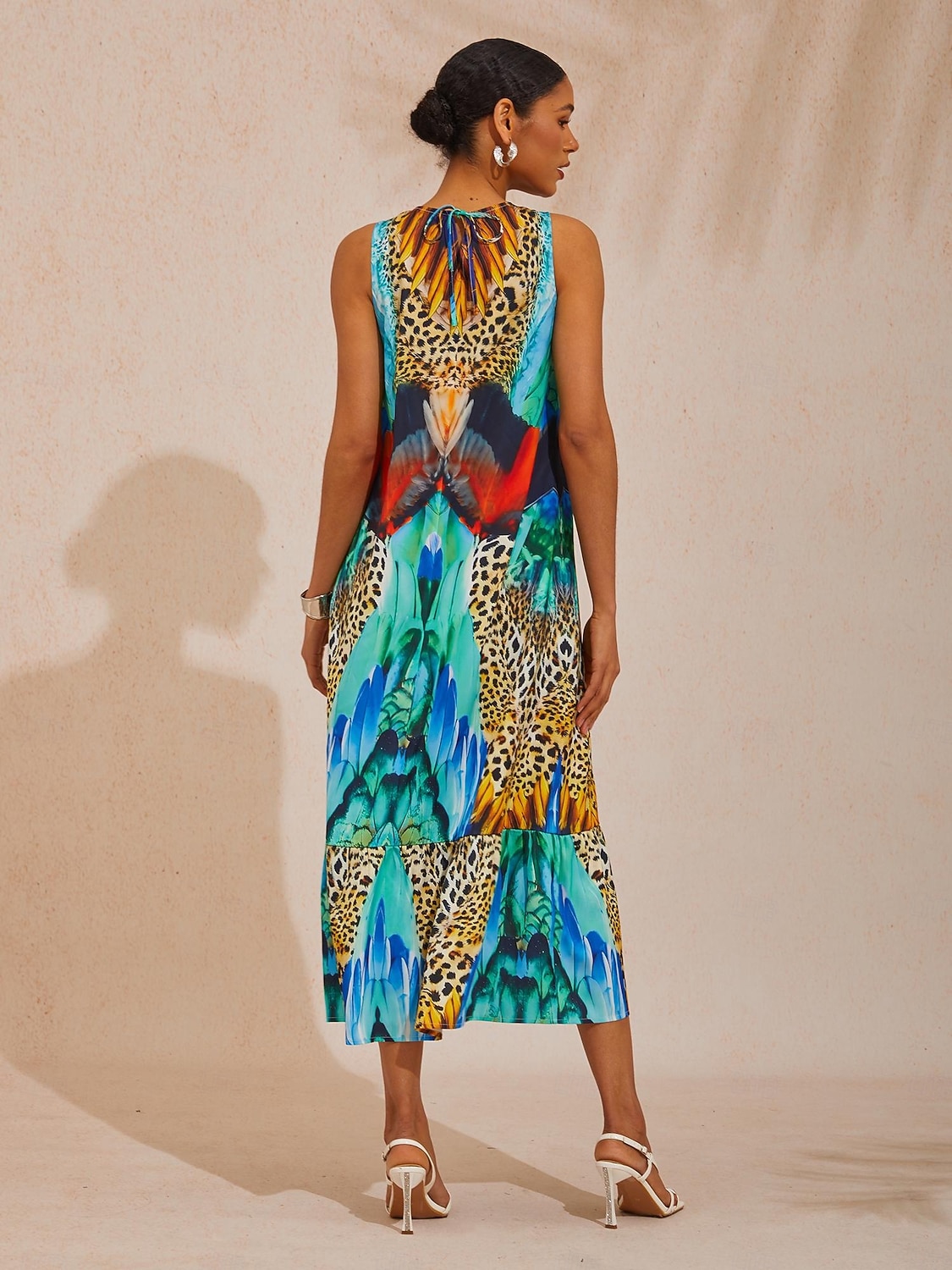 silkeslen maxiklänning i satin med djungelviltmönster 2026 - $91.99 –P3