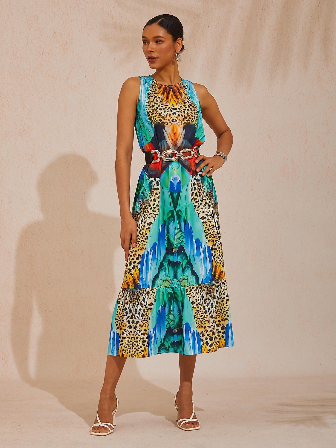 silkeslen maxiklänning i satin med djungelviltmönster 2026 - $91.99 –P7