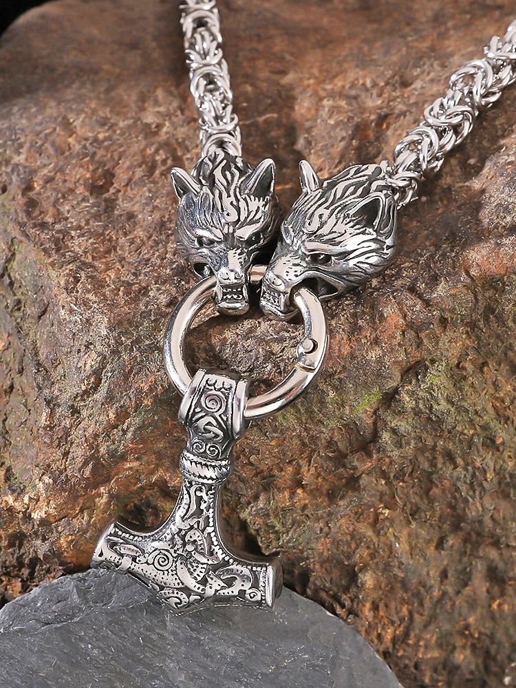 Miesten viikinkityylinen riipuskaulakoru, metalliseosta sudenpäällä ja Thorin vasaralla, ainutlaatuisia pohjoismaisia koruja arkeen ja juhlaan 2026 - $9.99 –P4