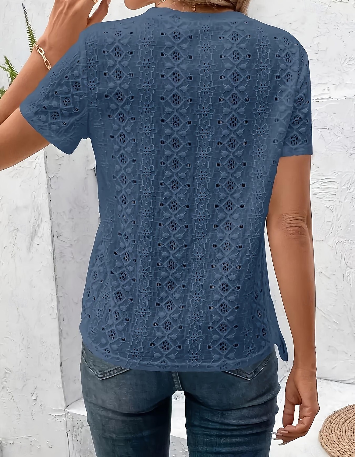 Per donna T-shirt con ricamo a occhielli Tinta unica Vintage Elegante Casual Manica Corta Scollo a V Top Regolari Quotidiano Uscire Nero Bianco Blu turchese Estate Primavera del 2026 a $21.99 –P2