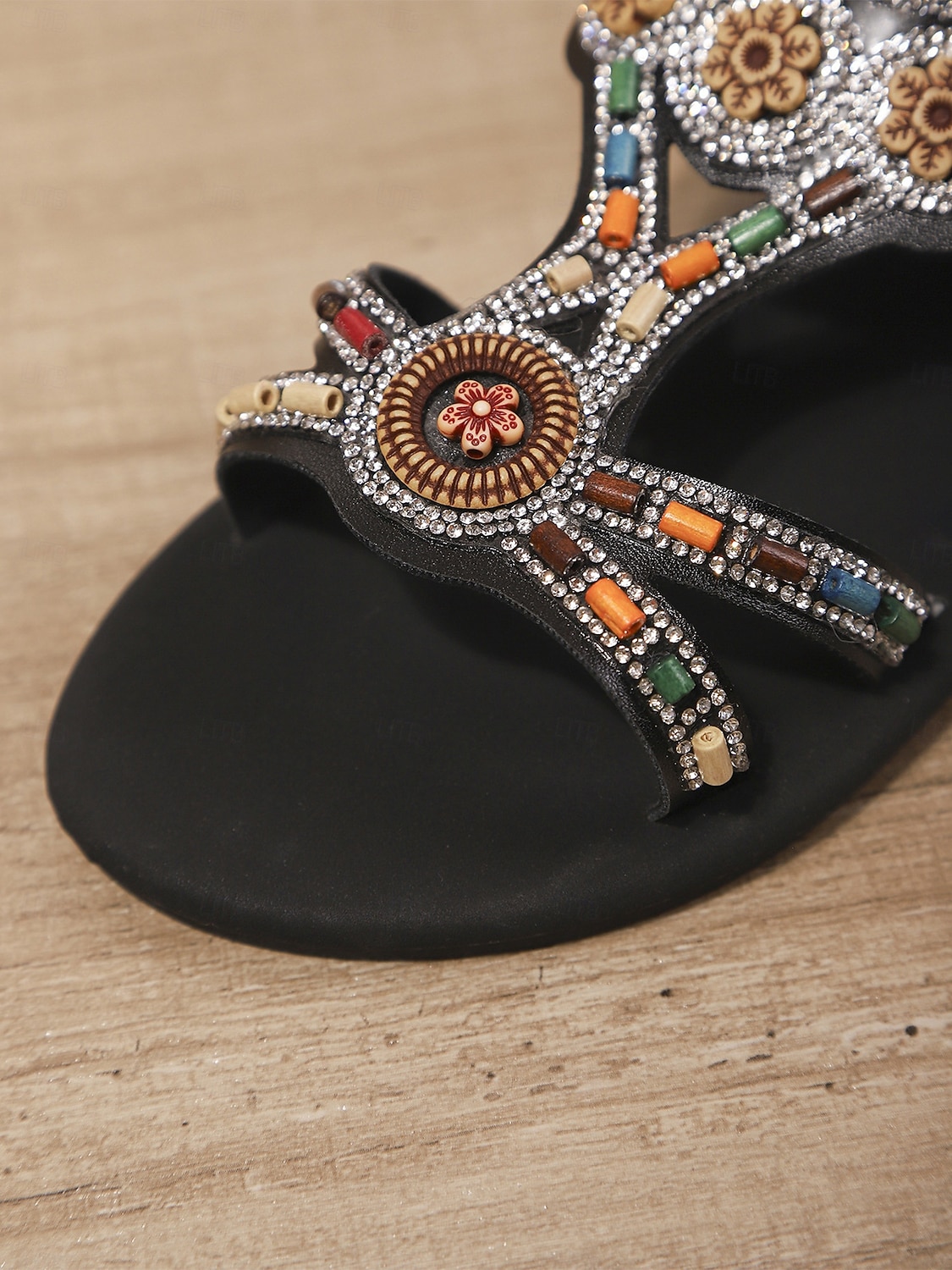 Sandálias rasteiras femininas pretas estilo boêmio com aplicações de miçangas multicoloridas – calçado étnico floral com tira em T, ideal para férias em destinos tropicais e viagens à praia. de 2026 por $24.99 –P4