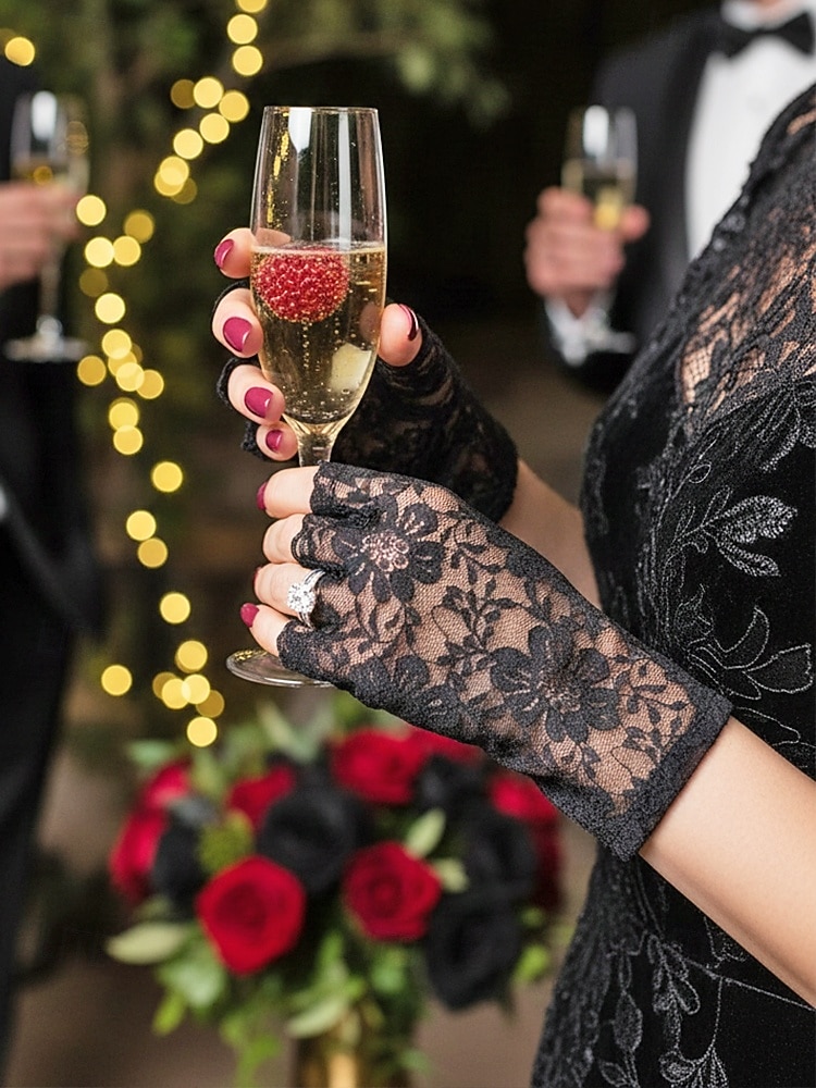 Luvas femininas sem dedos com renda, em poliéster, diversas cores, perfeitas para casamentos e festas. de 2026 por CLP $8877 –P3