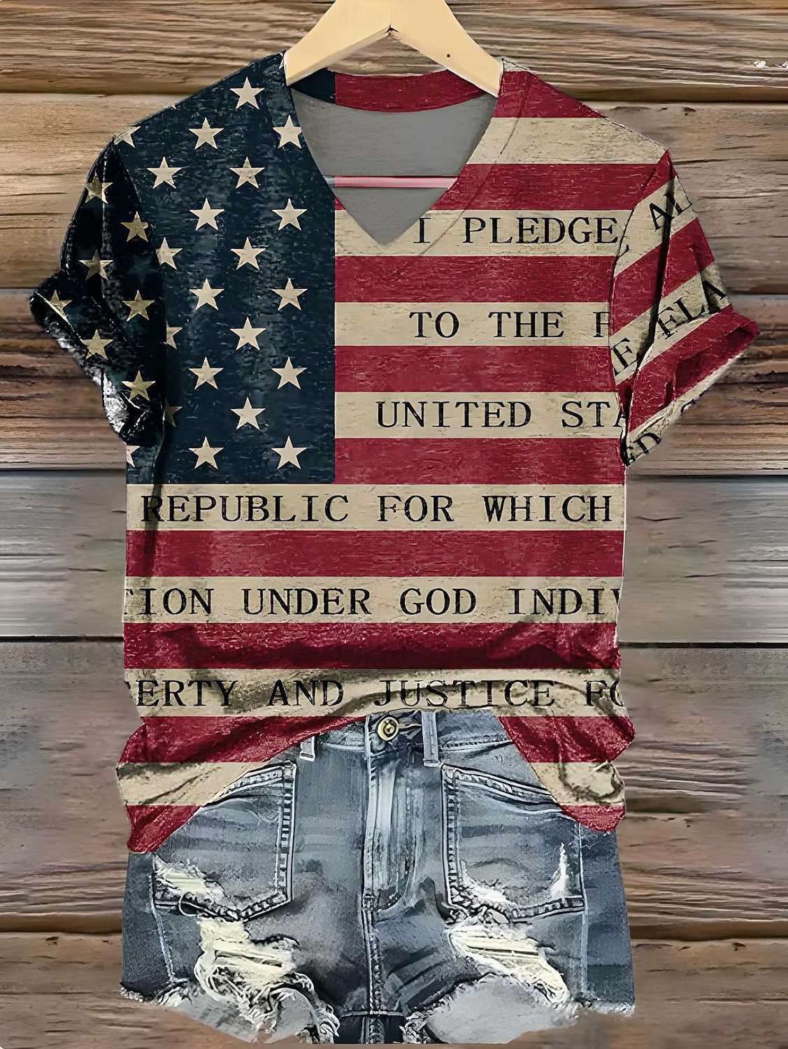 T-shirt patriotique pour femmes du Jour de l'indépendance graphique drapeau vintage élégant classique manches courtes col en V tops réguliers impression quotidienne blanc été printemps de 2026 ? $22.99 –P5