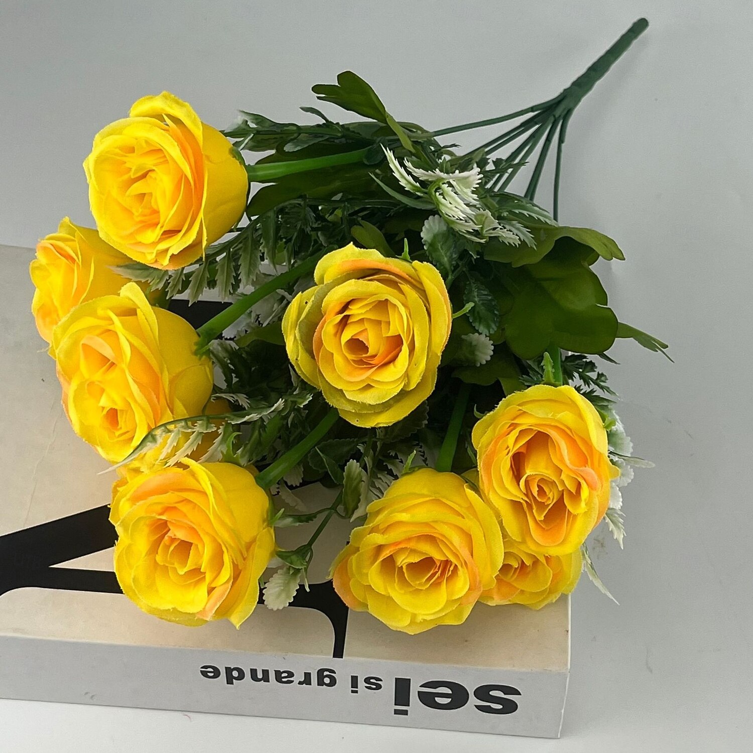 umělé růže, aranžmá z hedvábných růží do obývacího pokoje, květinová dekorace na stůl pod televizní stolek, umělé květiny do středu pokoje 2026 - $15.99 –P10