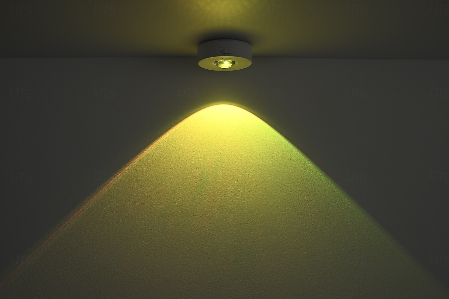 3 db újratölthető LED szekrényvilágítás, mágneses, vezeték nélküli RGB korongvilágítás távirányítóval, gardrób, borszekrény, szekrény alatti világítás, kábelezést nem igényel, USB-n újratölthető 2026 - $43.99 –P22