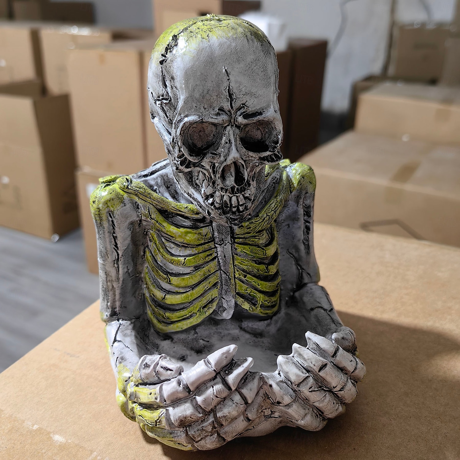 Bigfoot fuglemater, vanntett utendørs skulptur med palmeskål &skjult nøkkelhullshenger, tremontert/hengende hagedekor for fugletitting i hagen, for naturelskere 2026 - $25.99 –P10