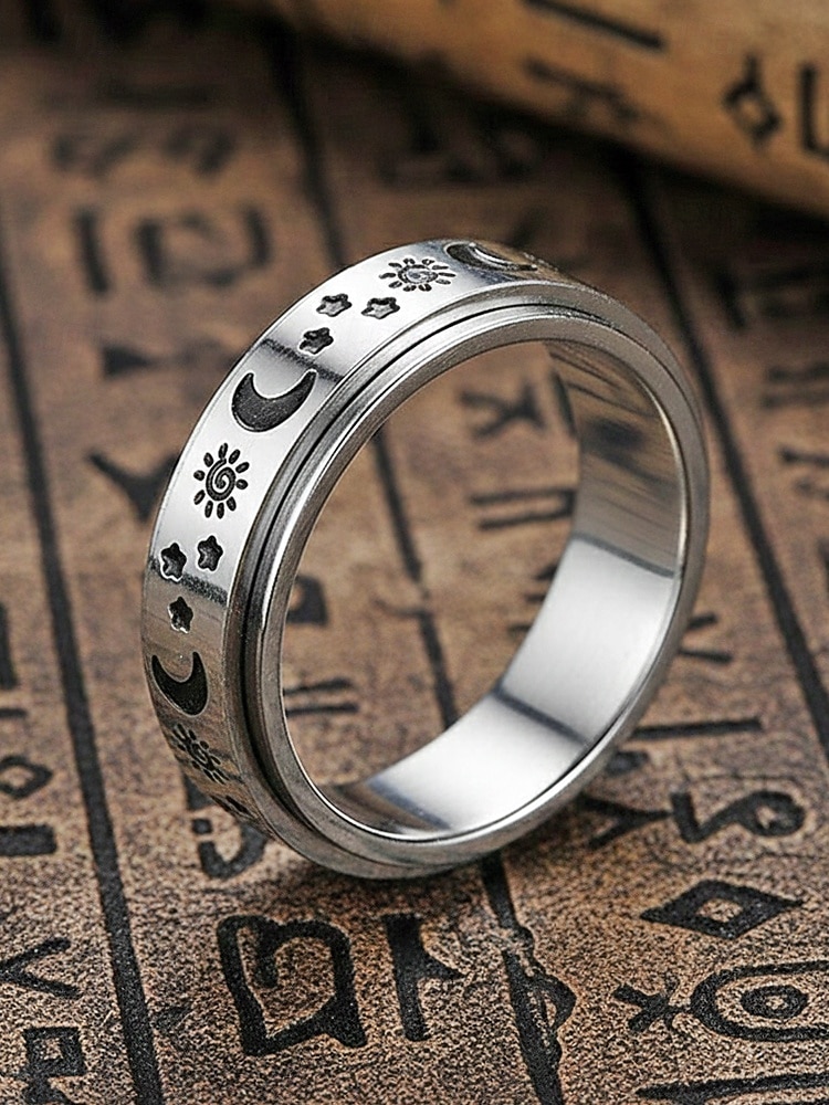 Anillo de acero inoxidable para hombre, disponible en varios colores, perfecto para vacaciones y uso diario informal. 2026 - $11.99 –P2