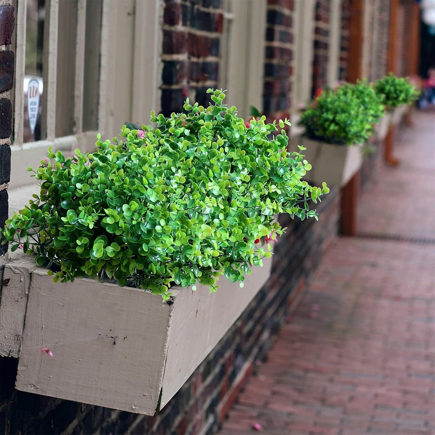 18 kpl ulkokäyttöön tarkoitettuja keinotekoisia tekokasveja kevät-kesäkoristeita, UV-kestäviä irtotavarana realistisia tekopensaita, ruohoa, eukalyptusta, muovisia vihreitä pensaita kuistille, 2026 - $22.99 –P8