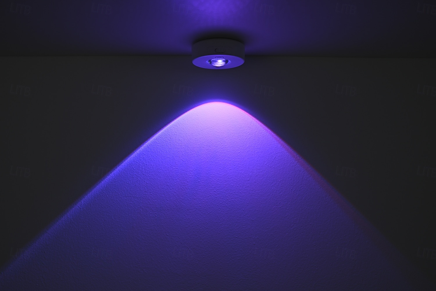 3 db újratölthető LED szekrényvilágítás, mágneses, vezeték nélküli RGB korongvilágítás távirányítóval, gardrób, borszekrény, szekrény alatti világítás, kábelezést nem igényel, USB-n újratölthető 2026 - $43.99 –P21